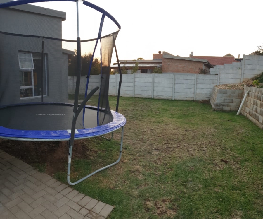 To Let 3 Bedroom Property for Rent in Seemeeu Park Western Cape